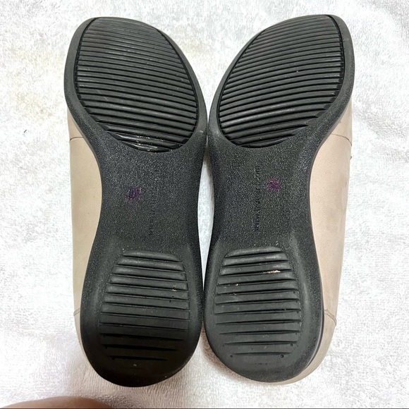 TROTTERS Jenn Laser beige loafers womens size 7 - Picture 8 of 9